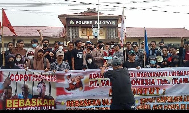 podiumnews.com-KAMAR-LTVI Palopo Aksi Solidaritas Minta Aktivis Luwu Timur DIbebaskan